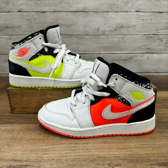 Jordan 1 Mid Composition Notebook Youth Size 4 Nike - Picture 1 of 8